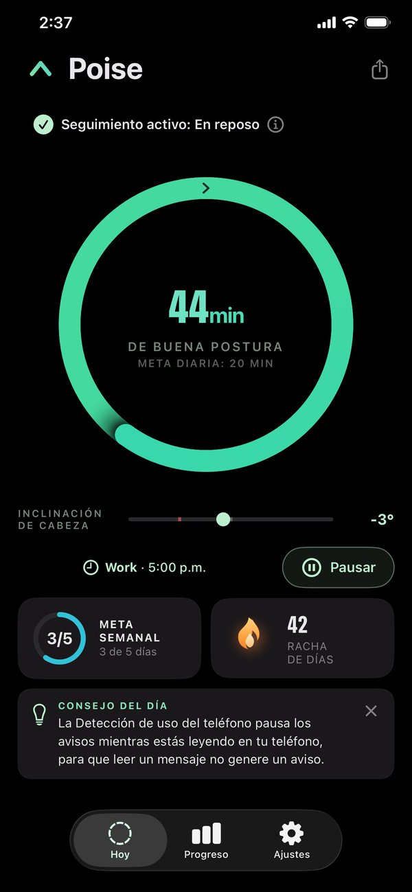 Pantalla de inicio de Poise con los minutos de buena postura de hoy, la inclinación de la cabeza en tiempo real, la meta semanal y la racha de días